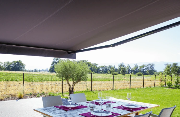 Store pour Confort extérieur optimisé, saison après saison.